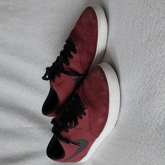 Nike Other - Nike SB Check Big Kids 7Y Burgundy